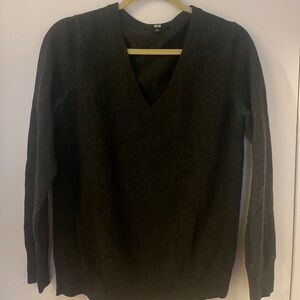 Uniqlo Gray Cashmere Sweater